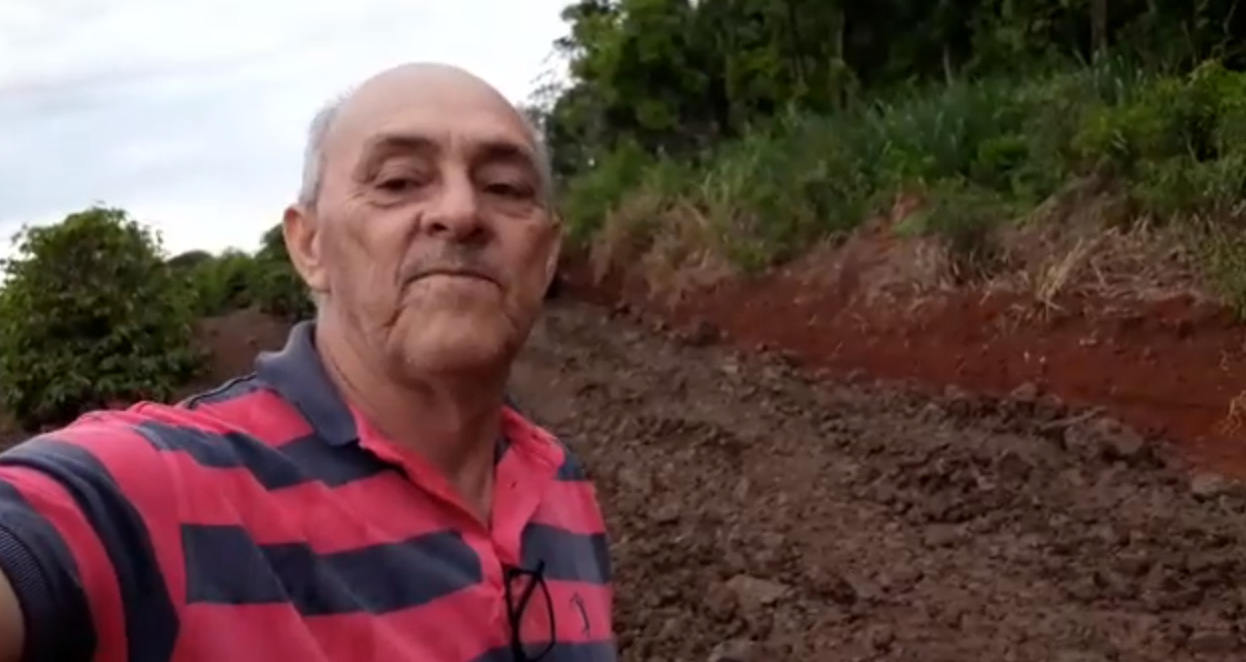 Obras de patrolamento na estrada da Barra Preta